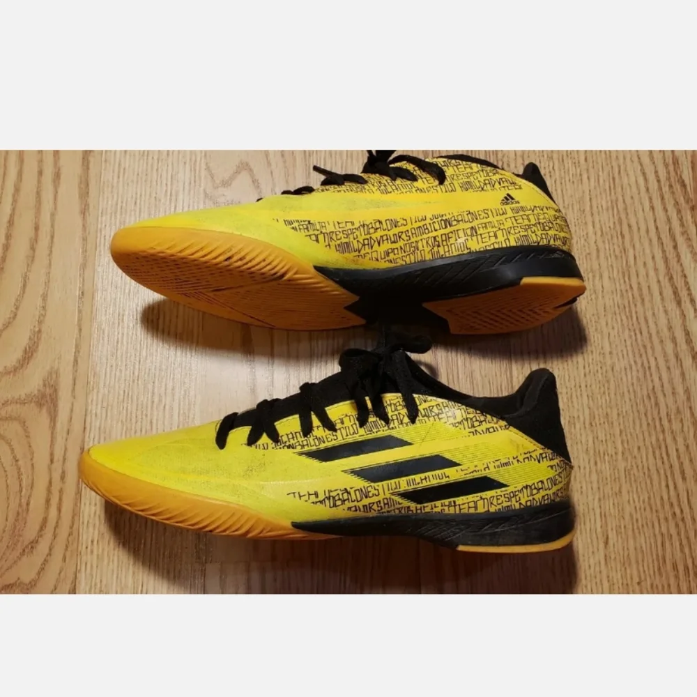 Adidas Men's Cleats Size: 6 Yellow and Black